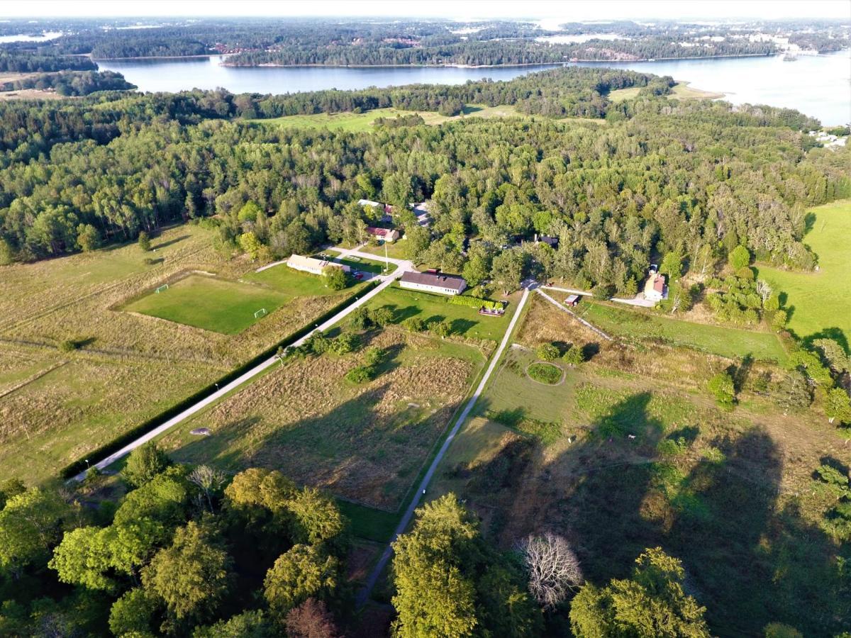 A Pousada Bogesund Slottsvandrarhem Vaxholm Exterior foto